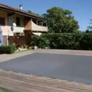 couverture opaque pour piscine spéciale hiver